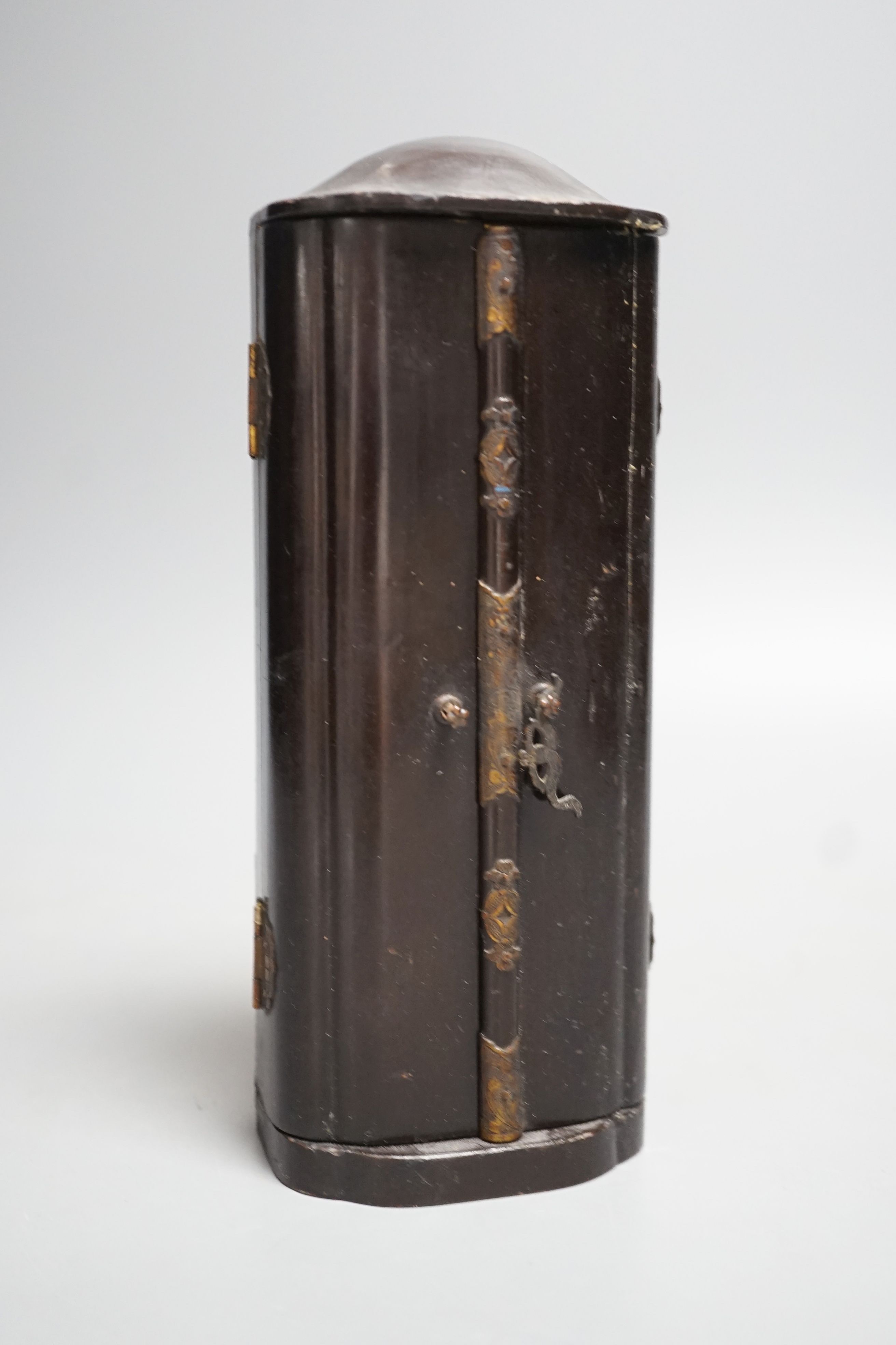 A Japanese lacquer zushi (portable shrine), 19th century 17cm